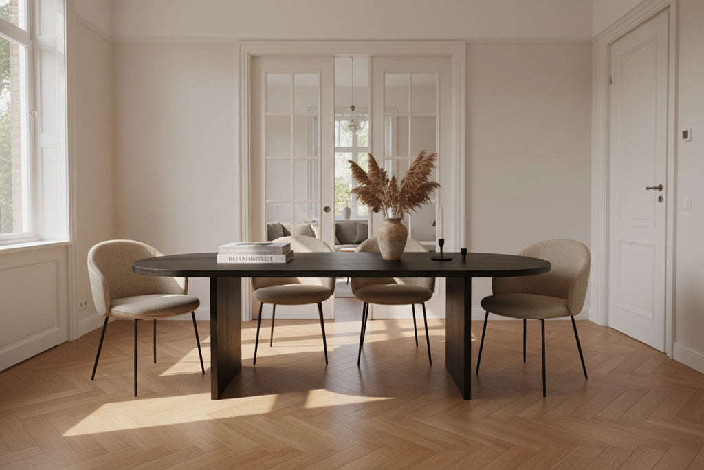 No Fuzz – Eiken Massieve Eettafel – Plat Ovaal – Rechte Rand – Zwarte Lak