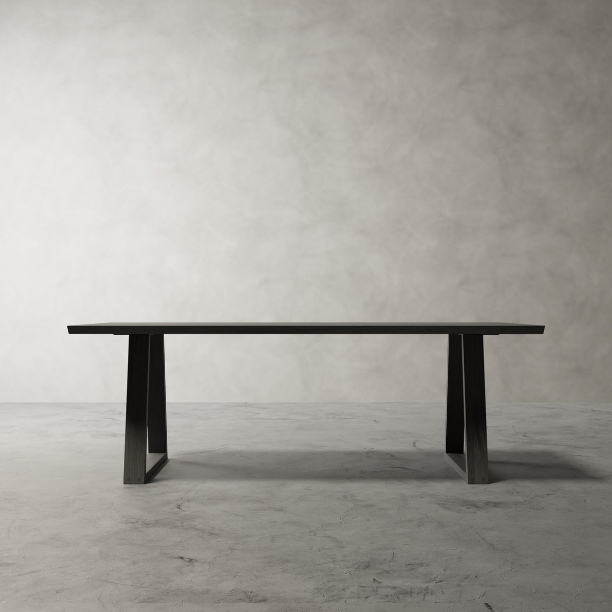 Eettafel Atelier in zwart eiken, vooraanzicht met trapeziumframes