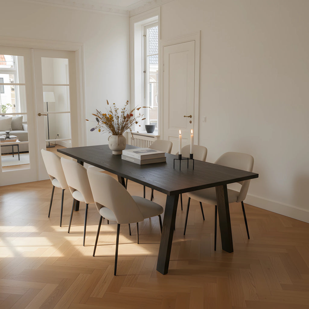Massief eiken eettafel Elwyn – handgemaakt in Nederland