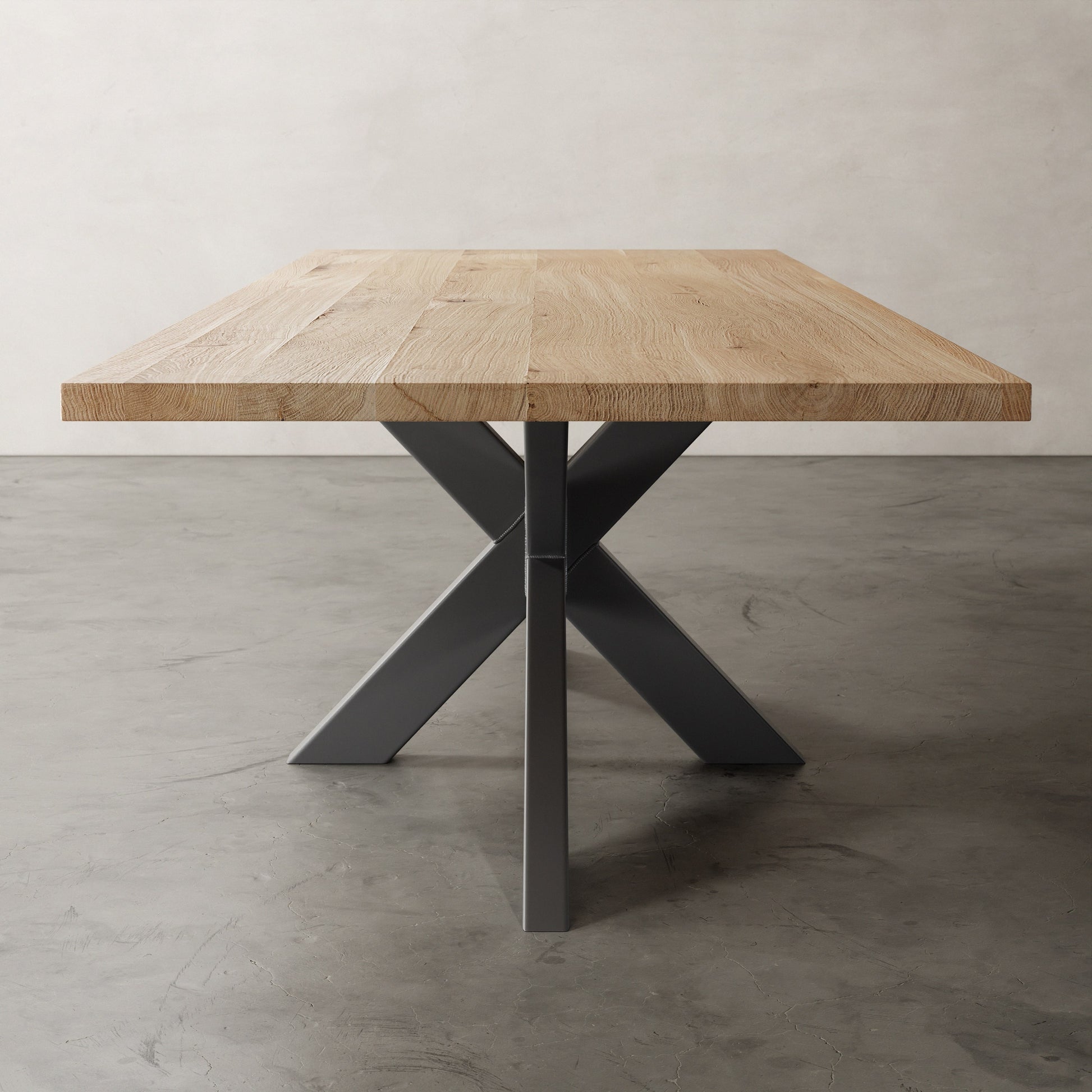 eiken houten eettafel met metalen matrix spin poot aanzicht kops