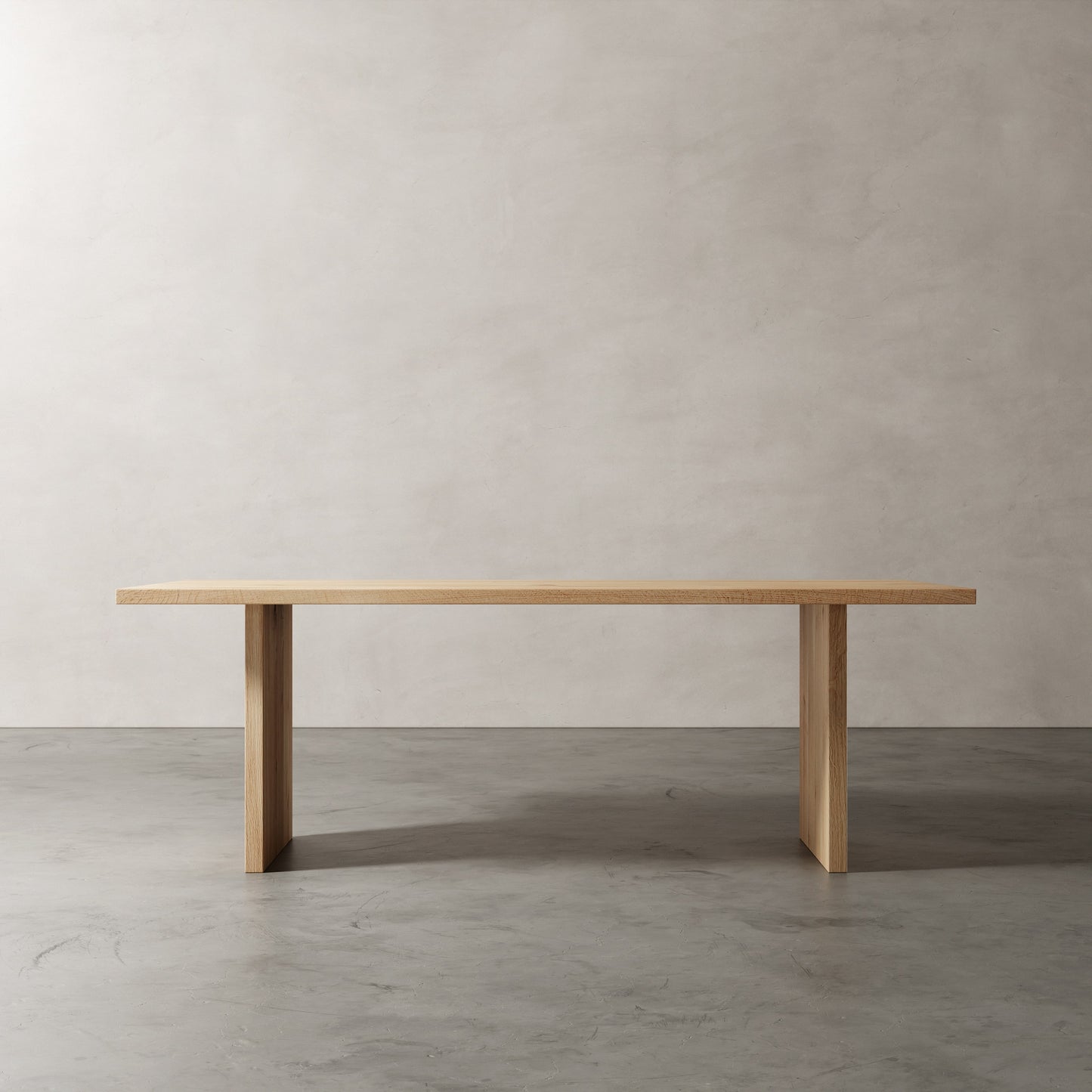 massief eikenhouten tafel met aanzicht schuin