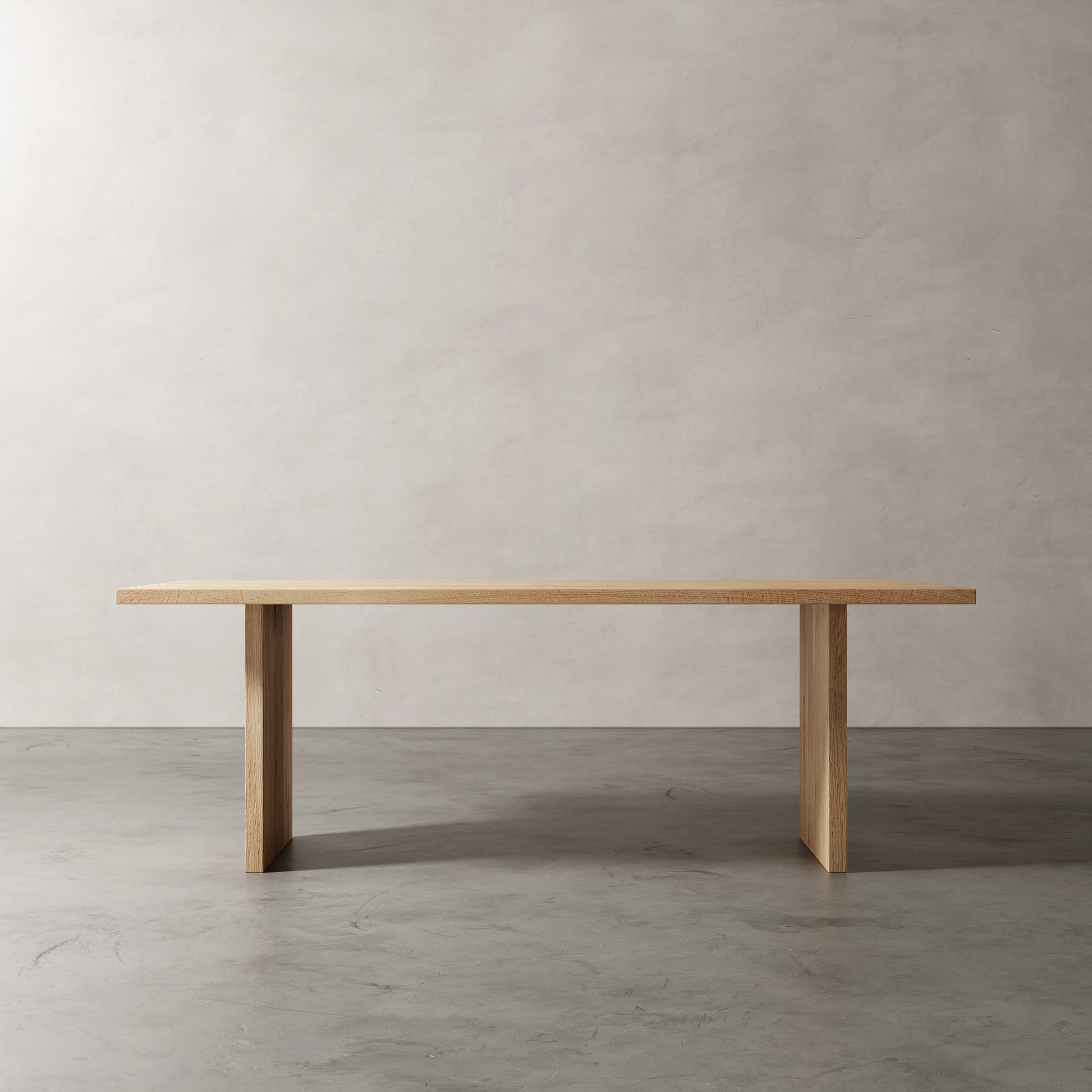 massief eikenhouten tafel met aanzicht schuin