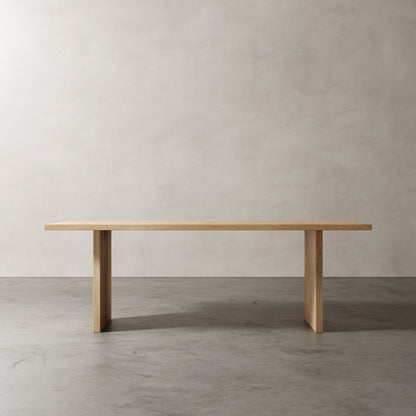 massief eikenhouten tafel met aanzicht schuin