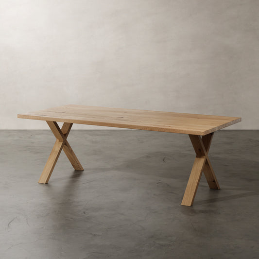 Eikenhouten tafel met x onderstel, schuin