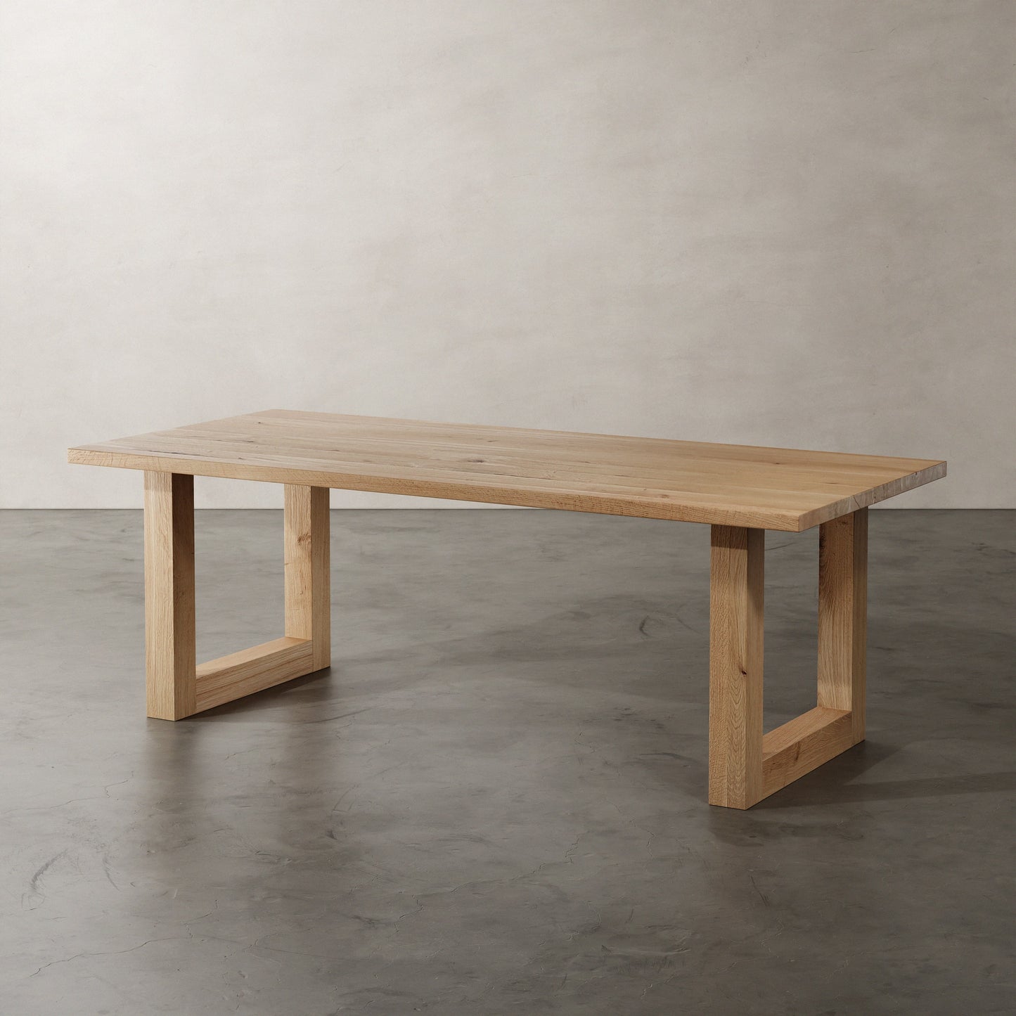 Massief eikenhouten eettafel tafel met Houten U onderstel, aanzicht schuin